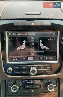 Позашляховик / Кросовер Volkswagen Touareg 2012 в  фото 37 Позашляховик / Кросовер Volkswagen Touareg 2012 в