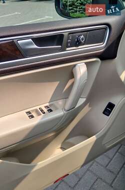 Позашляховик / Кросовер Volkswagen Touareg 2012 в  фото 40 Позашляховик / Кросовер Volkswagen Touareg 2012 в