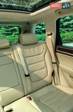 Позашляховик / Кросовер Volkswagen Touareg 2012 в  фото 50 Позашляховик / Кросовер Volkswagen Touareg 2012 в