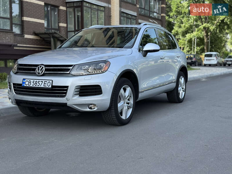 Внедорожник / Кроссовер Volkswagen Touareg 2010 в Чернигове