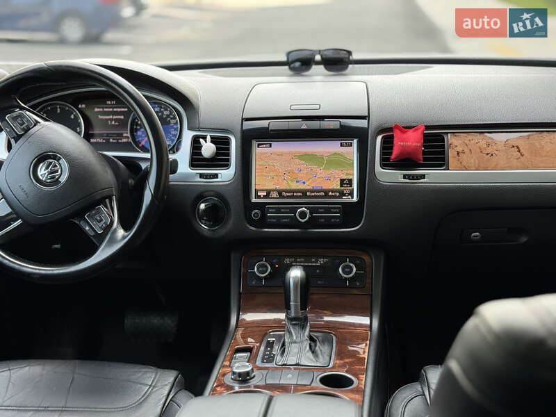 Внедорожник / Кроссовер Volkswagen Touareg 2010 в Чернигове