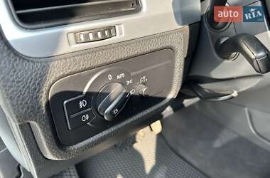 Позашляховик / Кросовер Volkswagen Touareg 2012 в 