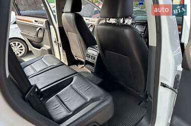 Позашляховик / Кросовер Volkswagen Touareg 2012 в 