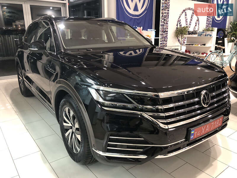 Внедорожник / Кроссовер Volkswagen Touareg 2019 в Николаеве