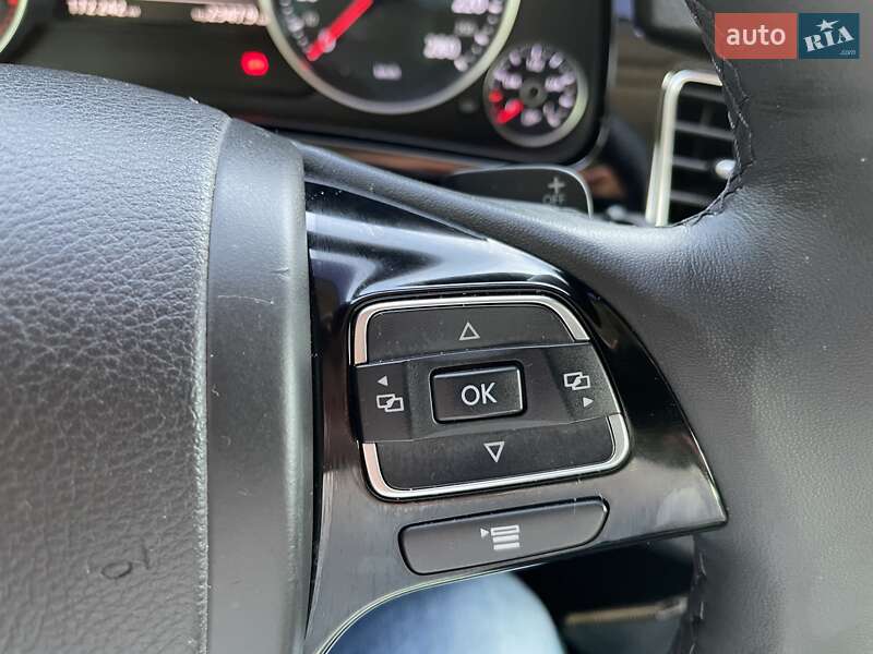 Позашляховик / Кросовер Volkswagen Touareg 2015 в Вінниці