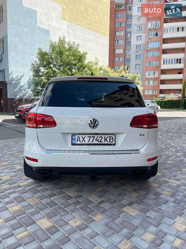 Позашляховик / Кросовер Volkswagen Touareg 2013 в Києві