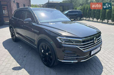 Внедорожник / Кроссовер Volkswagen Touareg 2018 в 