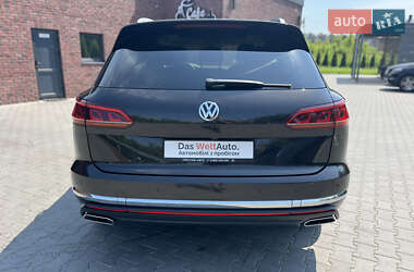 Внедорожник / Кроссовер Volkswagen Touareg 2018 в 