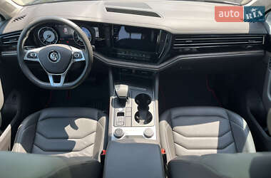 Внедорожник / Кроссовер Volkswagen Touareg 2018 в 