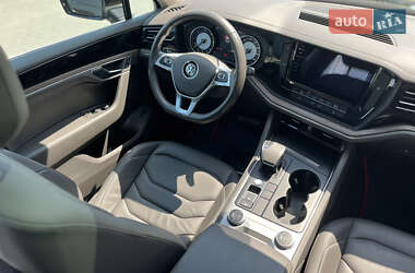 Внедорожник / Кроссовер Volkswagen Touareg 2018 в 