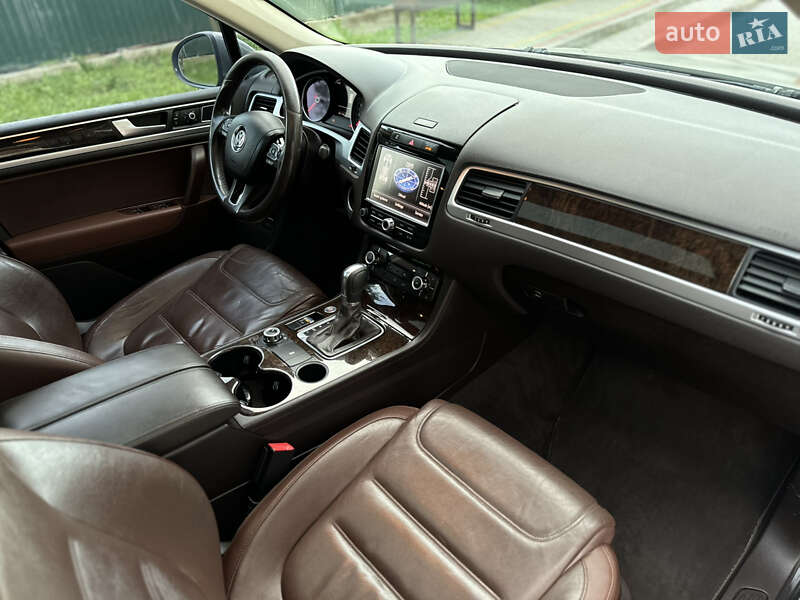 Позашляховик / Кросовер Volkswagen Touareg 2013 в Надвірній