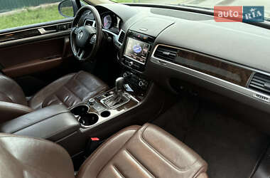 Внедорожник / Кроссовер Volkswagen Touareg 2013 в 