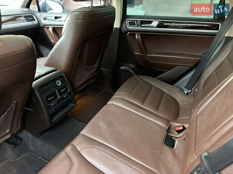 Позашляховик / Кросовер Volkswagen Touareg 2013 в Надвірній