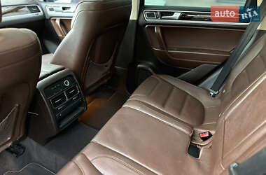 Внедорожник / Кроссовер Volkswagen Touareg 2013 в 