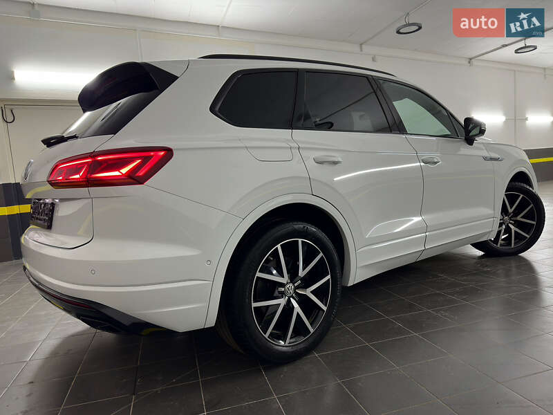 Внедорожник / Кроссовер Volkswagen Touareg 2021 в Казатине