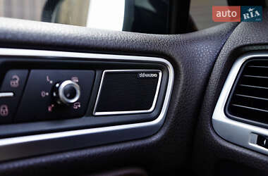 Позашляховик / Кросовер Volkswagen Touareg 2011 в 