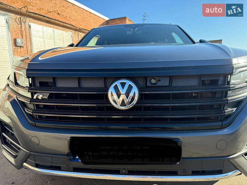 Позашляховик / Кросовер Volkswagen Touareg 2019 в Вінниці