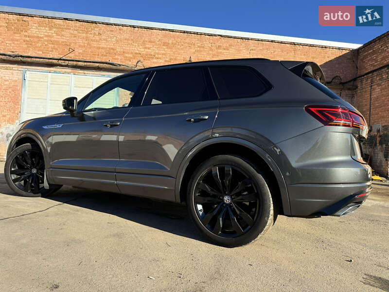 Позашляховик / Кросовер Volkswagen Touareg 2019 в Вінниці