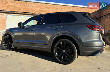 Внедорожник / Кроссовер Volkswagen Touareg 2019 в 