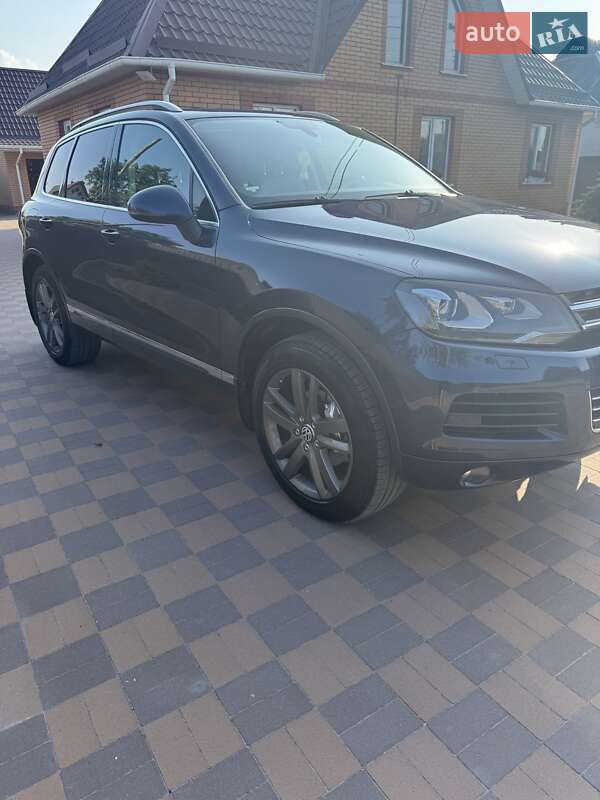 Внедорожник / Кроссовер Volkswagen Touareg 2011 в Ракитном