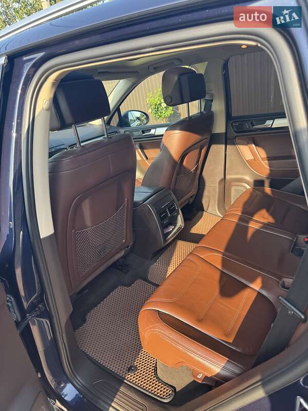 Внедорожник / Кроссовер Volkswagen Touareg 2011 в Ракитном