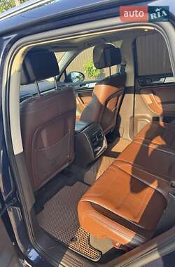 Позашляховик / Кросовер Volkswagen Touareg 2011 в 