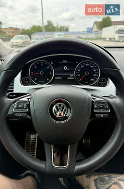 Внедорожник / Кроссовер Volkswagen Touareg 2013 в 