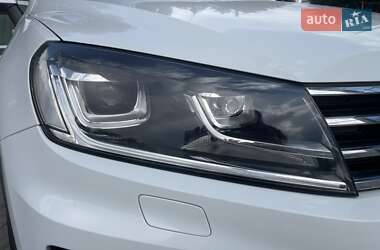 Внедорожник / Кроссовер Volkswagen Touareg 2017 в 