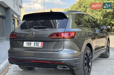 Позашляховик / Кросовер Volkswagen Touareg 2018 в 