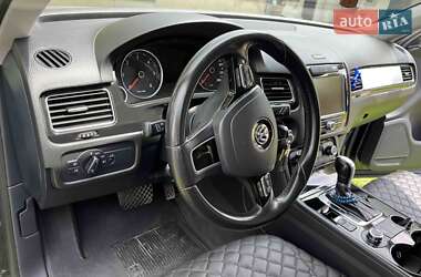 Внедорожник / Кроссовер Volkswagen Touareg 2013 в Львове