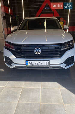 Позашляховик / Кросовер Volkswagen Touareg 2020 в Кривому Розі