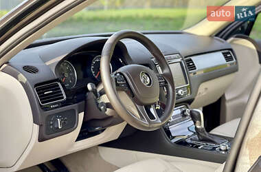 Позашляховик / Кросовер Volkswagen Touareg 2016 в 