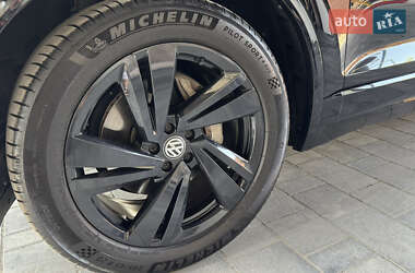 Внедорожник / Кроссовер Volkswagen Touareg 2019 в 