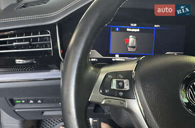 Внедорожник / Кроссовер Volkswagen Touareg 2019 в 