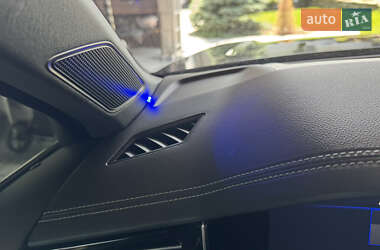 Внедорожник / Кроссовер Volkswagen Touareg 2019 в 