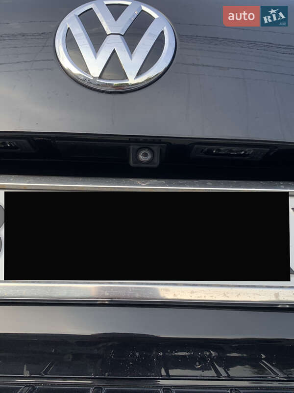 Внедорожник / Кроссовер Volkswagen Touareg 2015 в Виннице