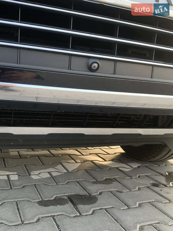 Внедорожник / Кроссовер Volkswagen Touareg 2015 в Виннице