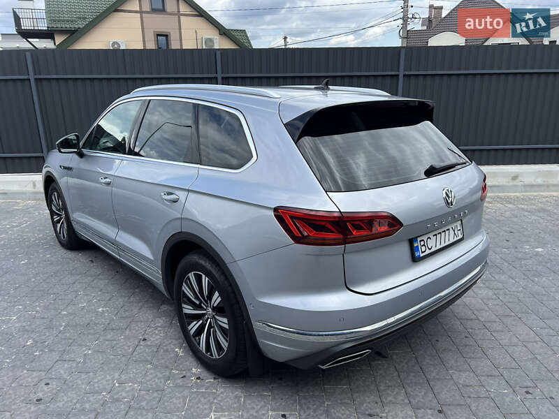 Внедорожник / Кроссовер Volkswagen Touareg 2018 в Львове