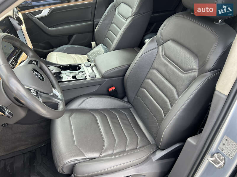 Внедорожник / Кроссовер Volkswagen Touareg 2018 в Львове
