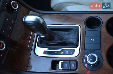 Внедорожник / Кроссовер Volkswagen Touareg 2012 в 