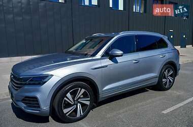Внедорожник / Кроссовер Volkswagen Touareg 2020 в Киеве