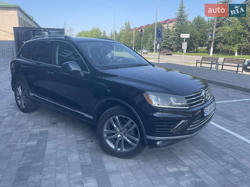 Внедорожник / Кроссовер Volkswagen Touareg 2014 в Городке