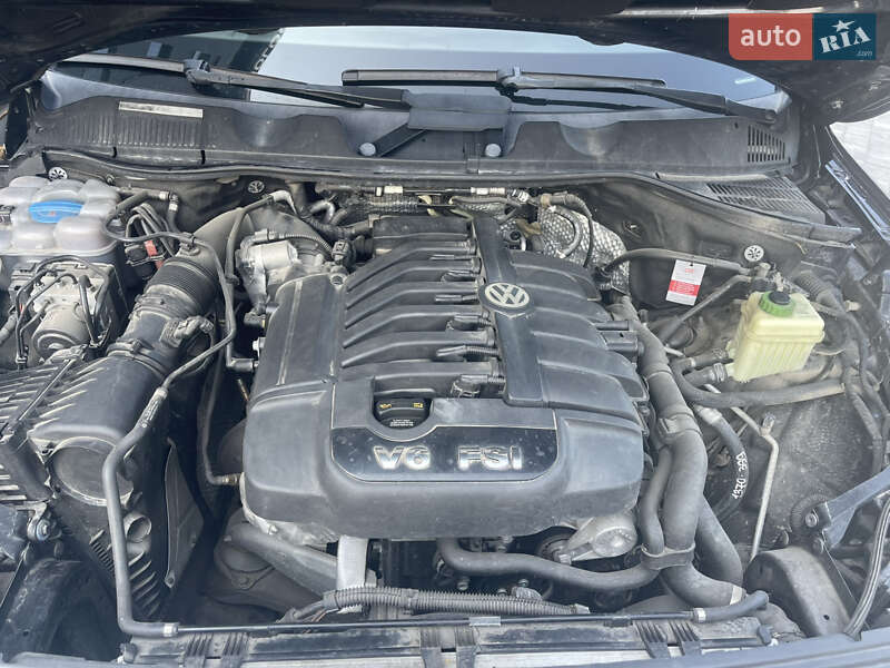 Внедорожник / Кроссовер Volkswagen Touareg 2014 в Городке