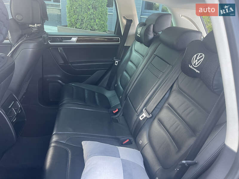 Внедорожник / Кроссовер Volkswagen Touareg 2014 в Городке