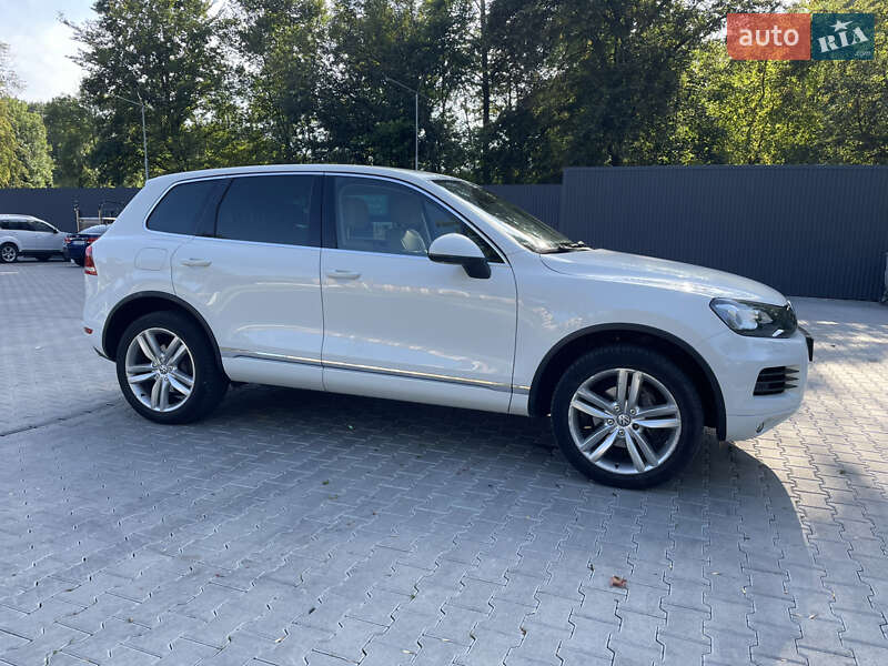 Позашляховик / Кросовер Volkswagen Touareg 2013 в Трускавці