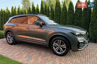 Внедорожник / Кроссовер Volkswagen Touareg 2020 в 