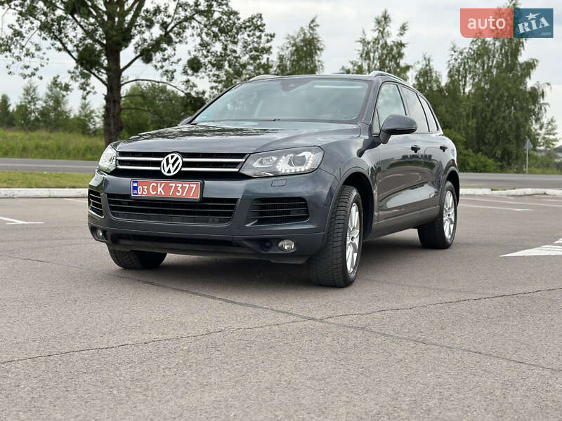 Внедорожник / Кроссовер Volkswagen Touareg 2012 в Луцке
