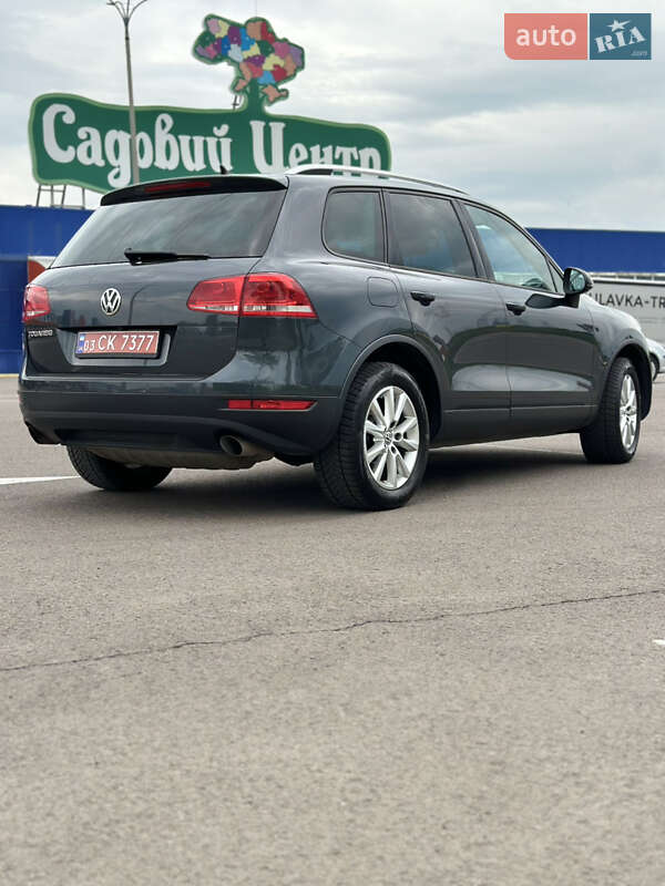 Внедорожник / Кроссовер Volkswagen Touareg 2012 в Луцке