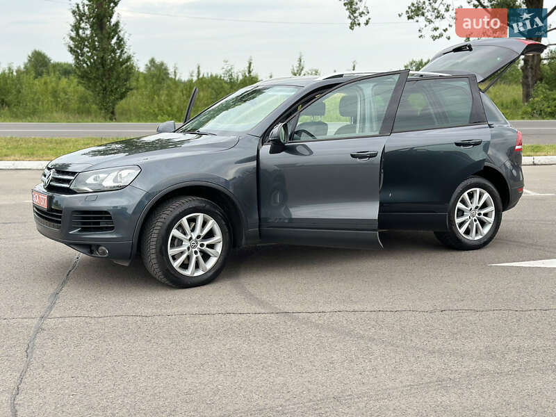 Внедорожник / Кроссовер Volkswagen Touareg 2012 в Луцке