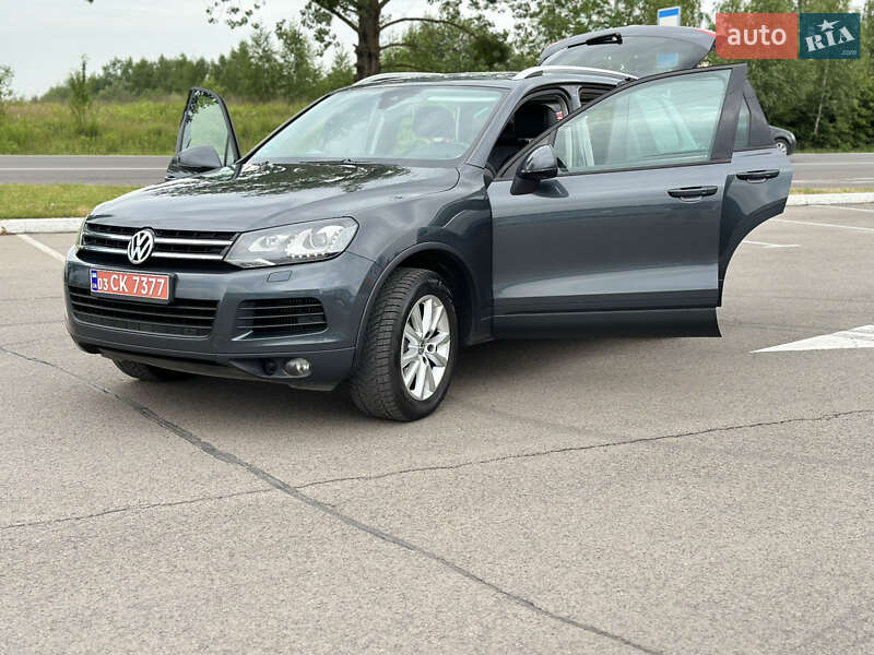 Внедорожник / Кроссовер Volkswagen Touareg 2012 в Луцке